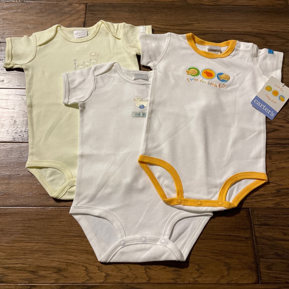 New 3 Carter’s onesies undershirts size 3-6 months
